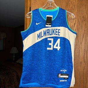 Nike Youth L Milwaukee Bucks Giannis Antetokounmpo Jersey 2023-24 City Edition